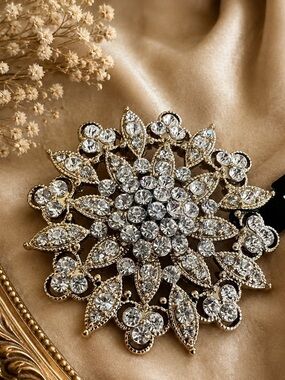 Kenilworth Vintage 1980s Old Hollywood Rhinestone Brooch Sample Piece